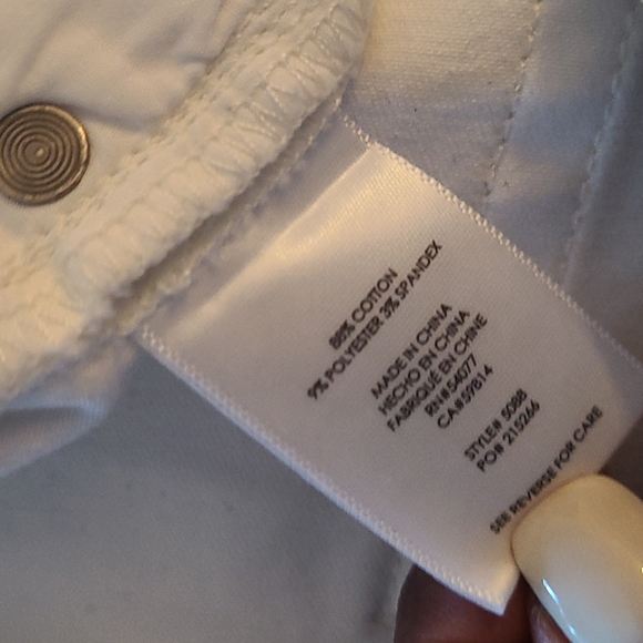 NWOT CAbi White Slimmie Jeans size 6 (3 pairs Available) - Picture 10 of 10